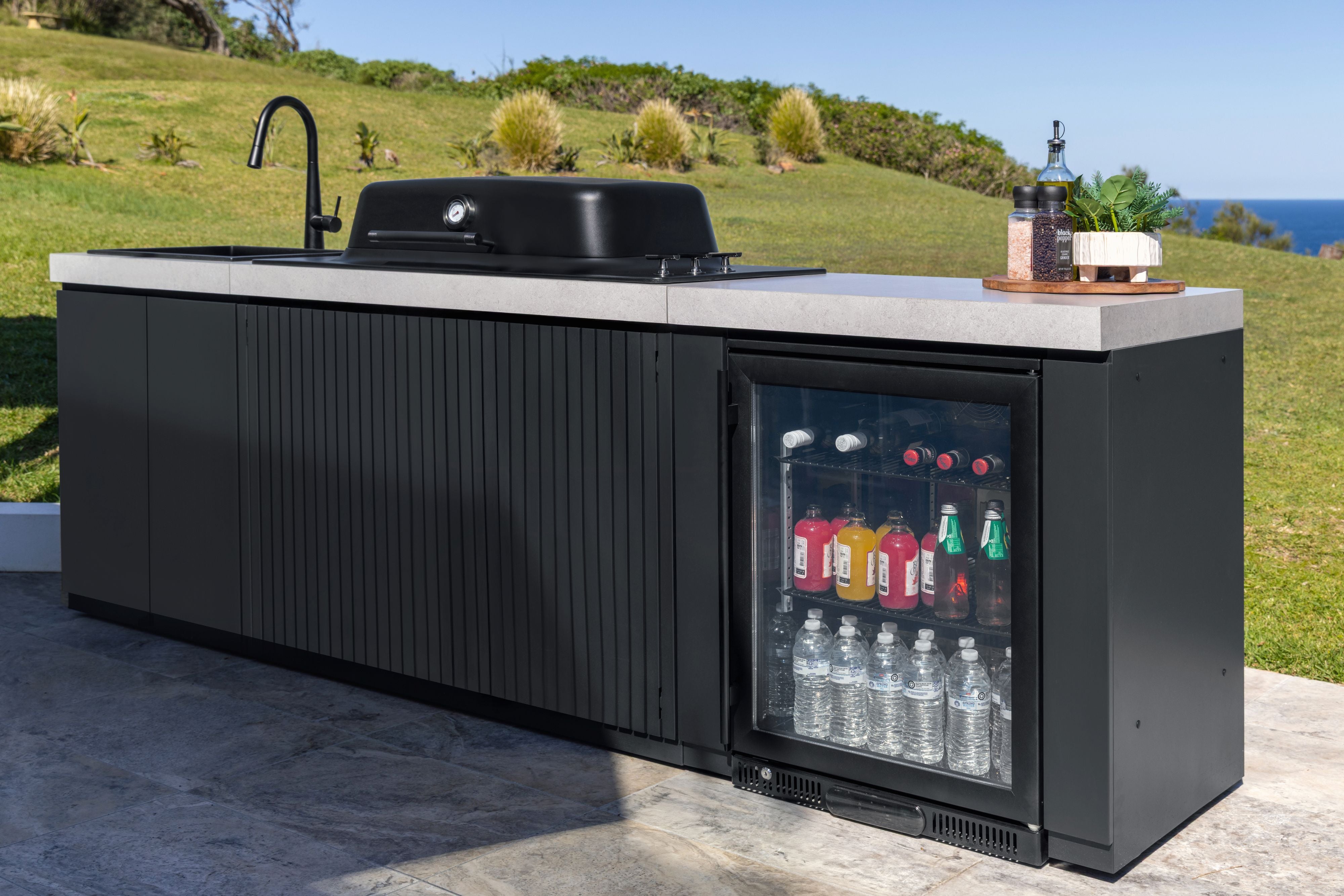 Everdure Seabreeze Outdoor Kitchen with 3 Burner BBQ, Sink & Beverage Cooler (Black)