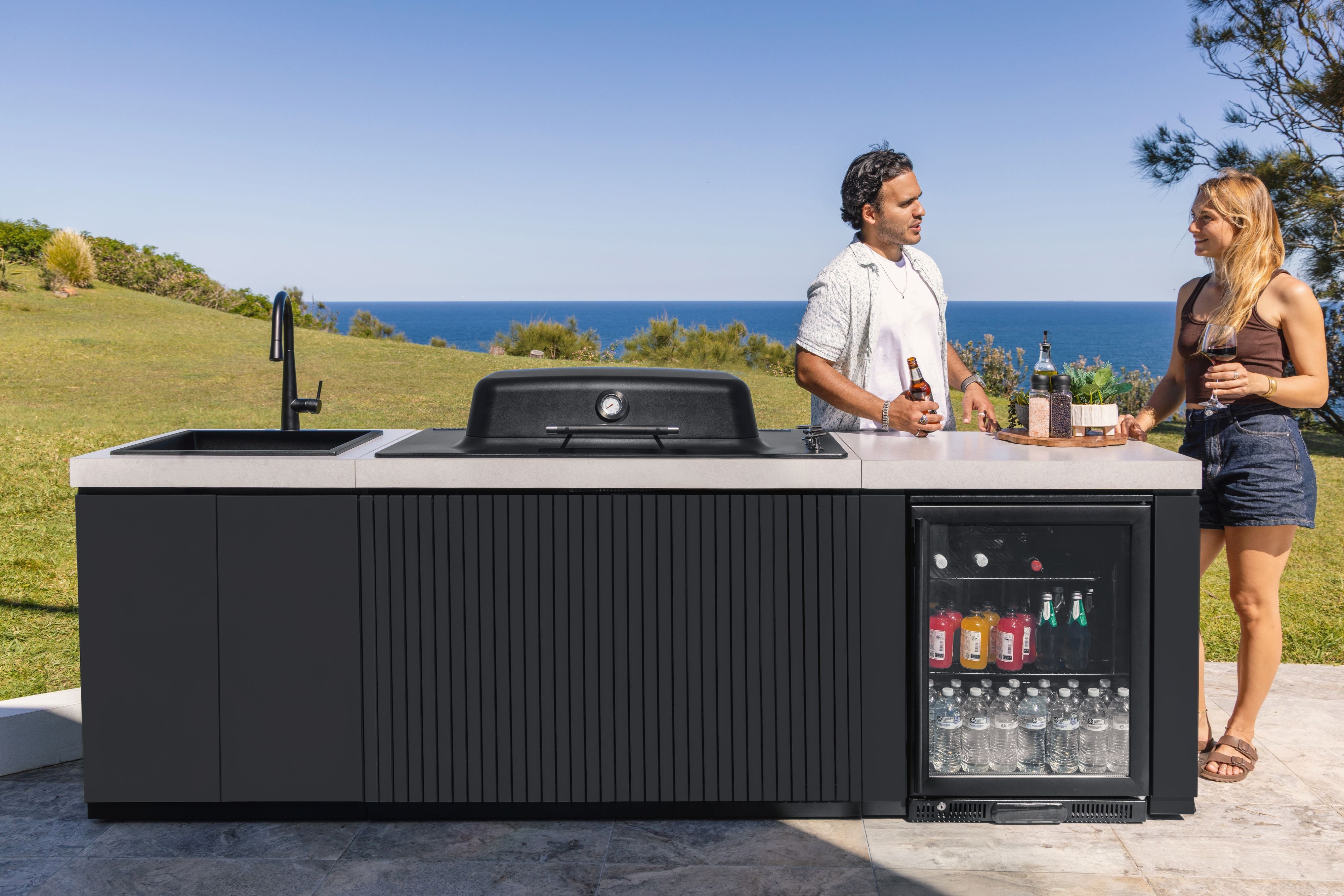 Everdure Seabreeze Outdoor Kitchen with 3 Burner BBQ, Sink & Beverage Cooler (Black)